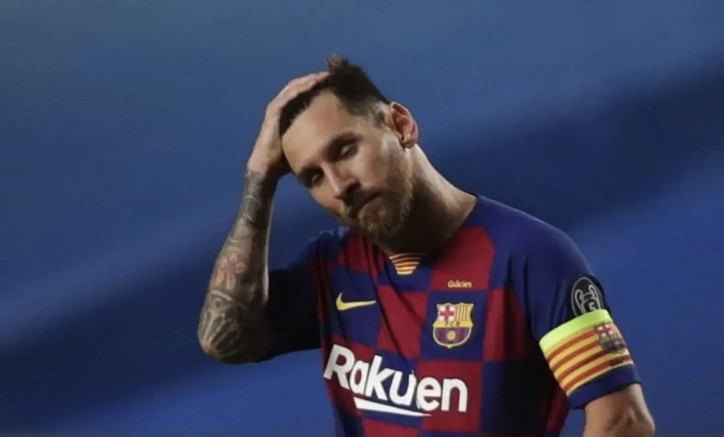 虾仁猪心，希腊球迷举牌嘲讽英格兰没有欧洲杯冠军